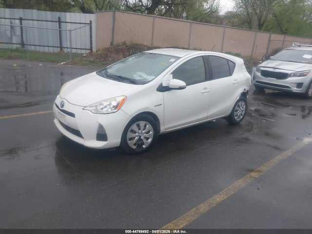 TOYOTA PRIUS C - 2