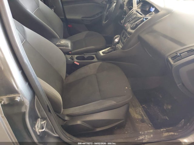 FORD FOCUS SE - 5