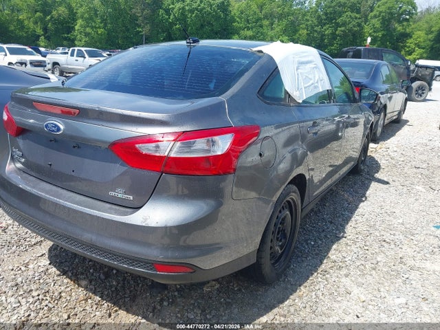 FORD FOCUS SE - 4