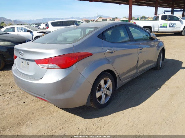 HYUNDAI ELANTRA GLS - 4