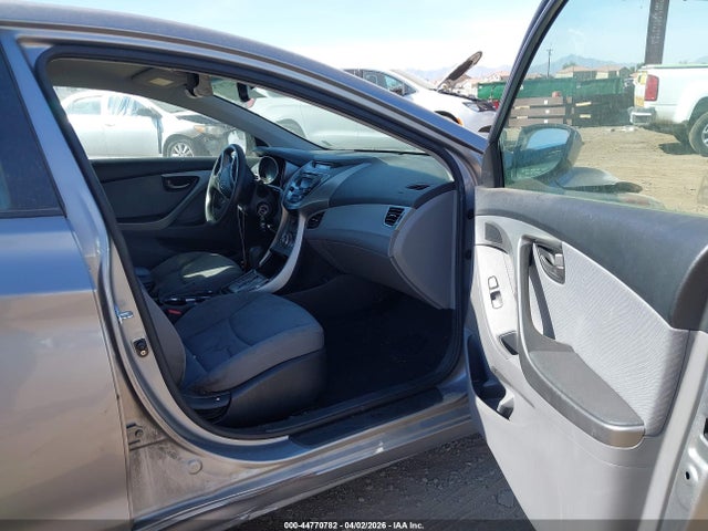 HYUNDAI ELANTRA GLS - 5