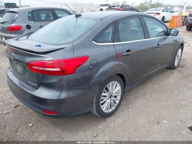 FORD FOCUS TITANIUM - 4