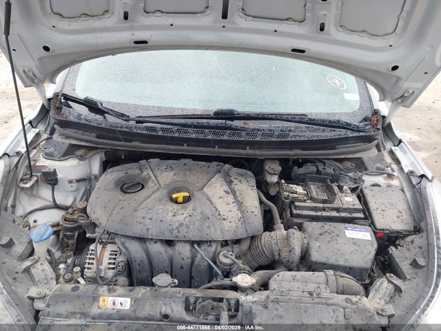 HYUNDAI ELANTRA SE - 10