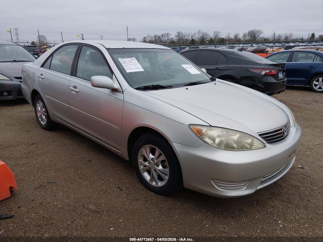 TOYOTA CAMRY - 1