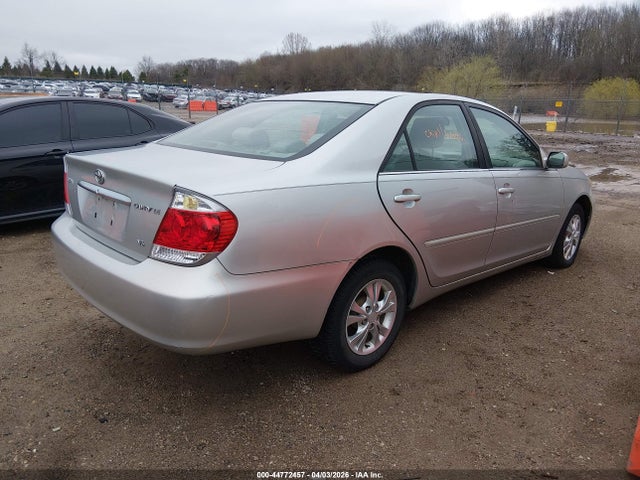 TOYOTA CAMRY - 4