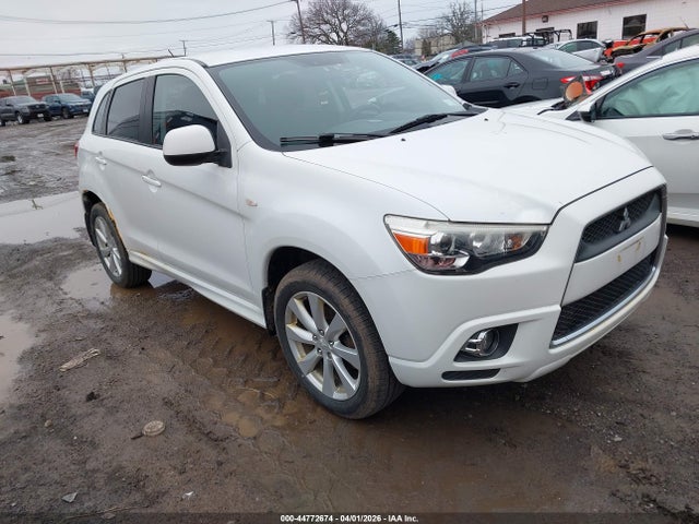 2012 MITSUBISHI OUT SE