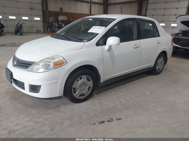 2011 Nissan VERSA 1.8S — фото 2