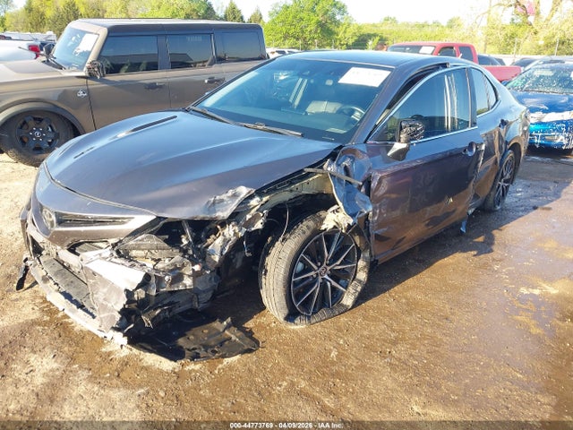 2022 Toyota CAMRY SE photo 2