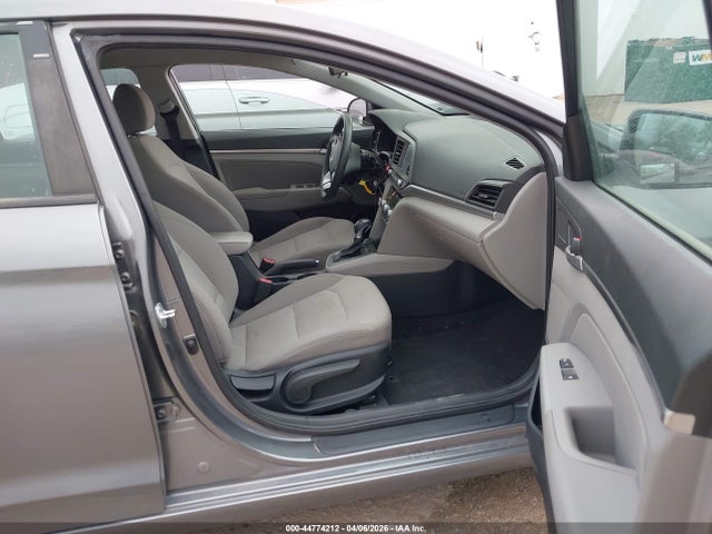 HYUNDAI ELANTRA SEL - 5