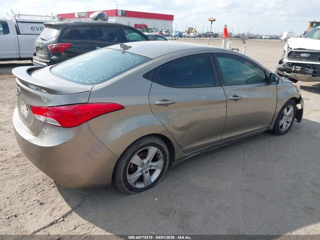 HYUNDAI ELANTRA GLS - 4