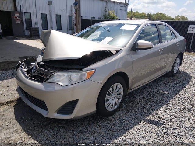 2014 Toyota CAMRY LE photo 2