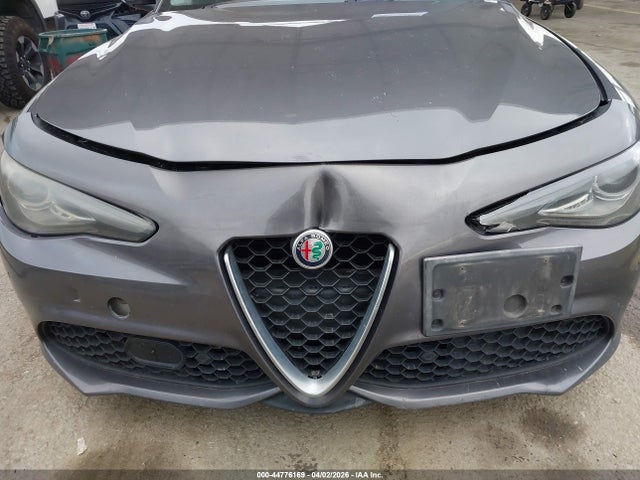 2017 ALFA Romeo GIULIA TI RWD — фото 6