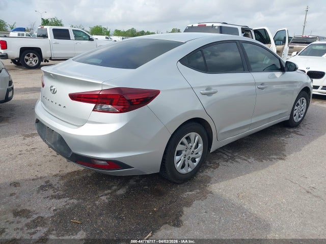 HYUNDAI ELANTRA SE - 4