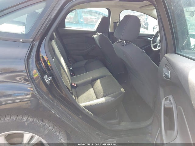 FORD FOCUS SE - 8