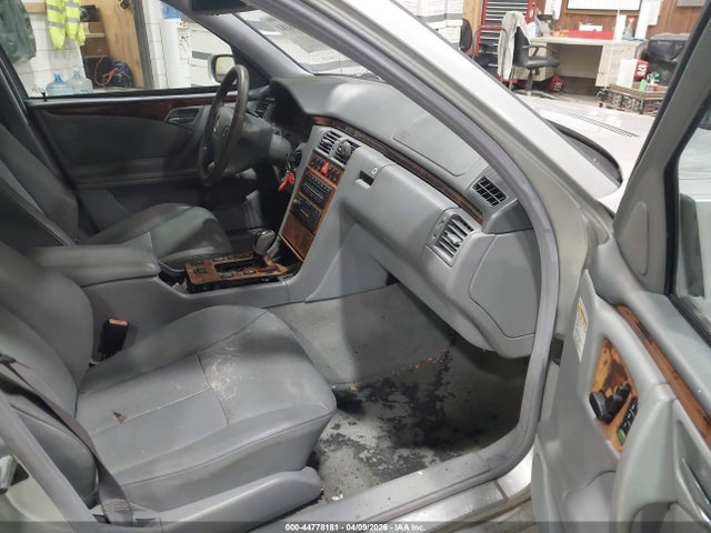 MERCEDES-BENZ E-CLASS - 5