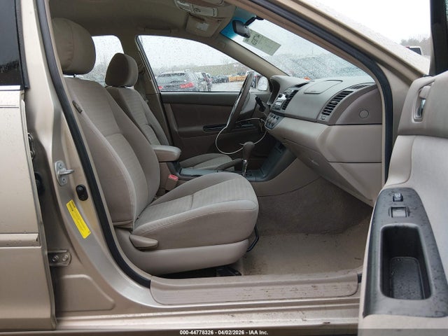 2005 Toyota CAMRY LE photo 5