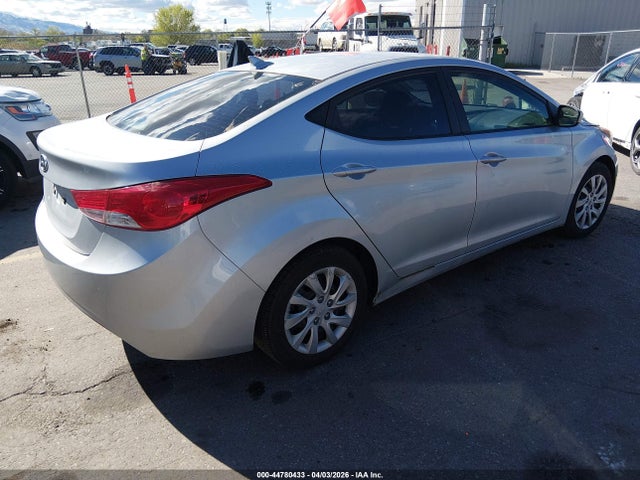 HYUNDAI ELANTRA GLS - 4