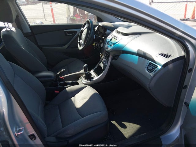 HYUNDAI ELANTRA GLS - 5