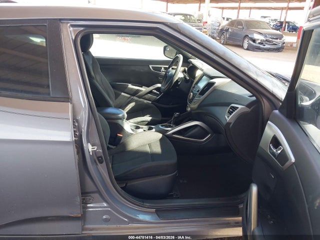 HYUNDAI VELOSTER VALUE EDITION - 5