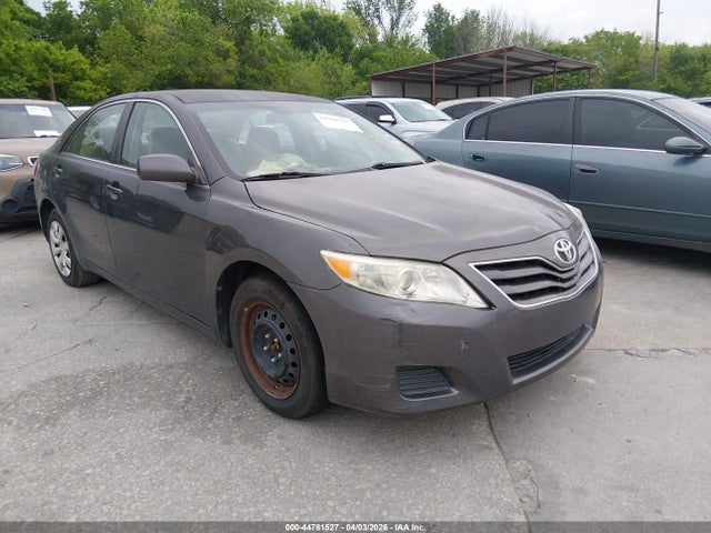 TOYOTA CAMRY - 1