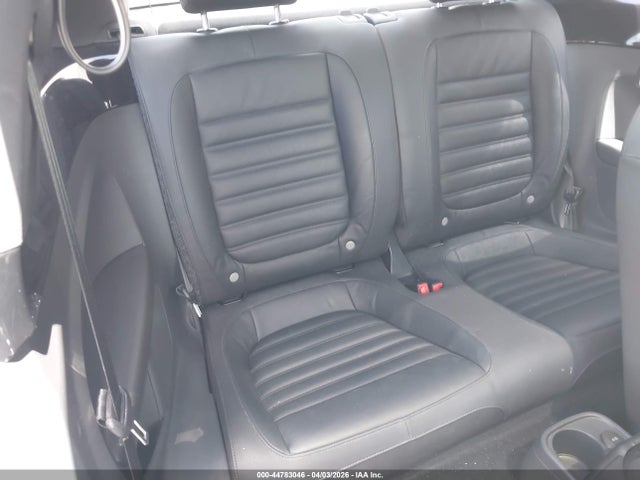 2012 Volkswagen BEETLE 2.0T TURBO — фото 8