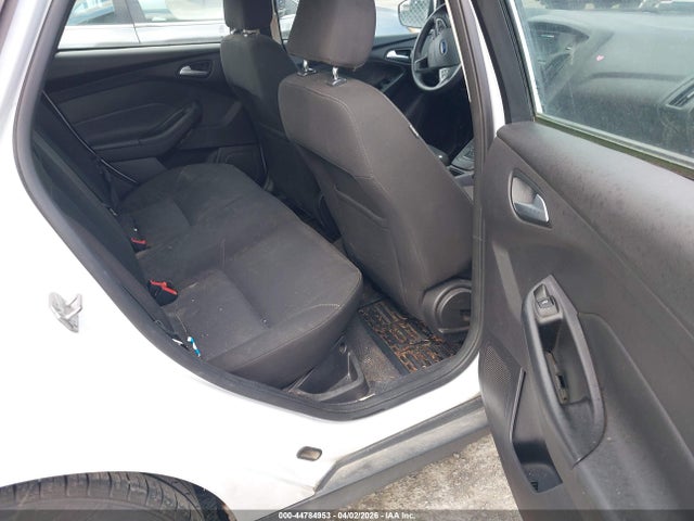 FORD FOCUS SE - 8