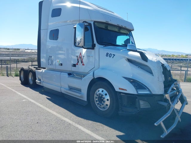 2023 VOLVO VN 
