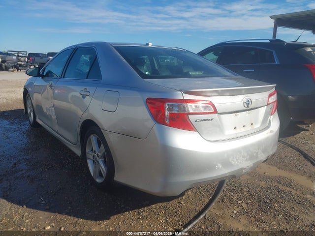 TOYOTA CAMRY - 3