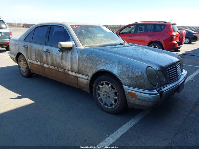 MERCEDES-BENZ E-CLASS - 1