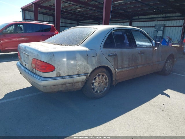 MERCEDES-BENZ E-CLASS - 4