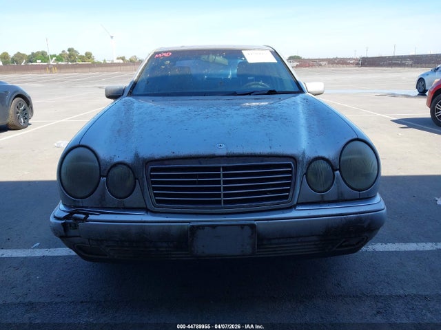 MERCEDES-BENZ E-CLASS - 6