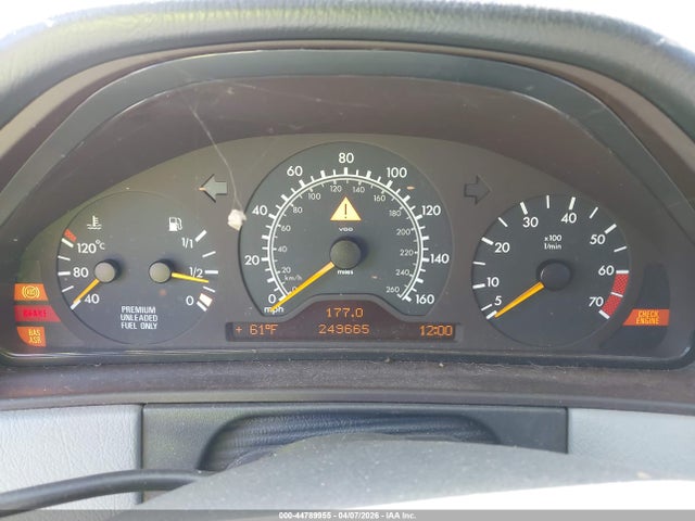 MERCEDES-BENZ E-CLASS - 7