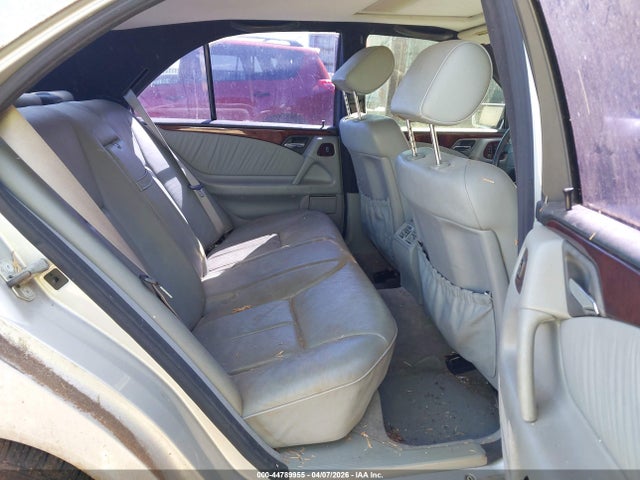 MERCEDES-BENZ E-CLASS - 8