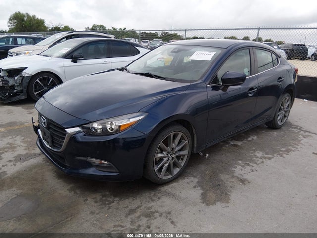 2018 Mazda MAZDA3 TOURING photo 2