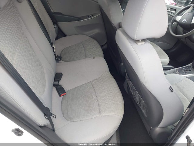 HYUNDAI ACCENT SE - 8