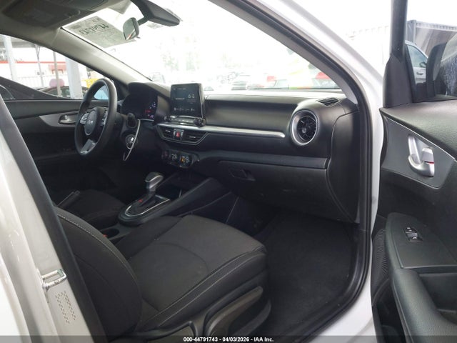 2023 KIA FORTE LXS 5