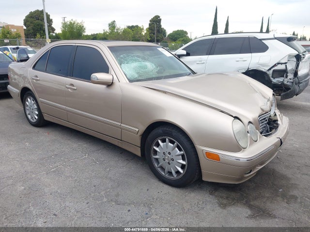 MERCEDES-BENZ E-CLASS - 1