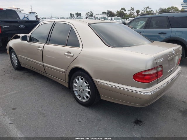 MERCEDES-BENZ E-CLASS - 3