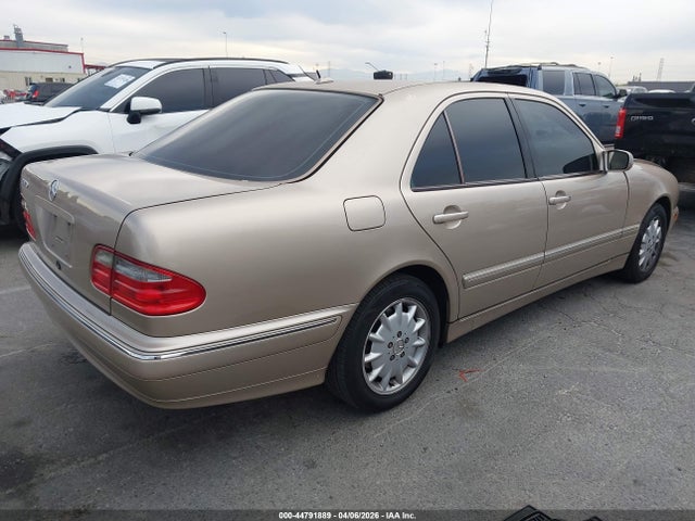 MERCEDES-BENZ E-CLASS - 4