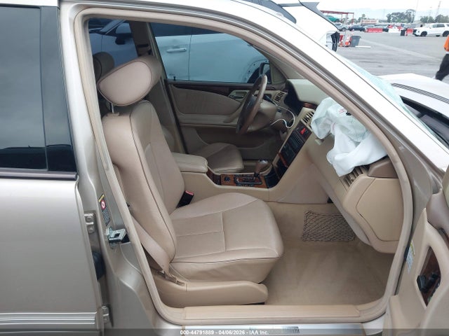 MERCEDES-BENZ E-CLASS - 5