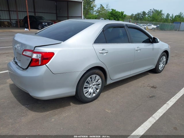 TOYOTA CAMRY - 4
