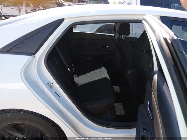 HYUNDAI ELANTRA SEL - 8