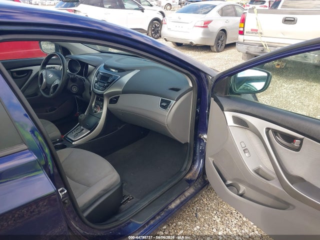 HYUNDAI ELANTRA GLS - 5