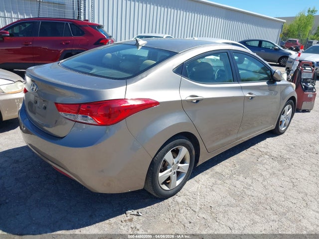 HYUNDAI ELANTRA GLS - 4