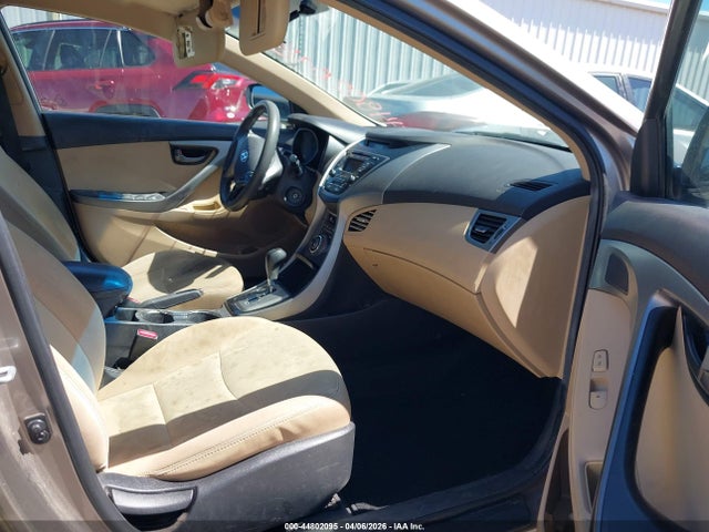 HYUNDAI ELANTRA GLS - 5