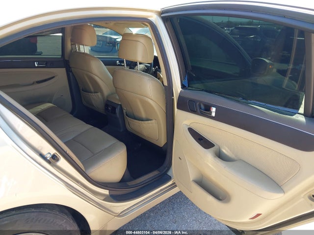 HYUNDAI GENESIS 3.8 - 8