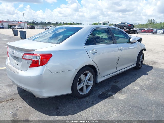 TOYOTA CAMRY - 4