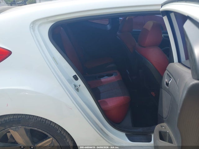 HYUNDAI VELOSTER BASE W/RED/BLACK - 8