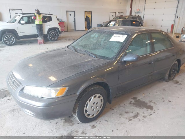 1999 Toyota CAMRY LE 照片 2