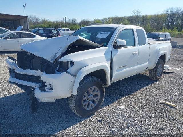 2018 Toyota TACOMA SR5 photo 2